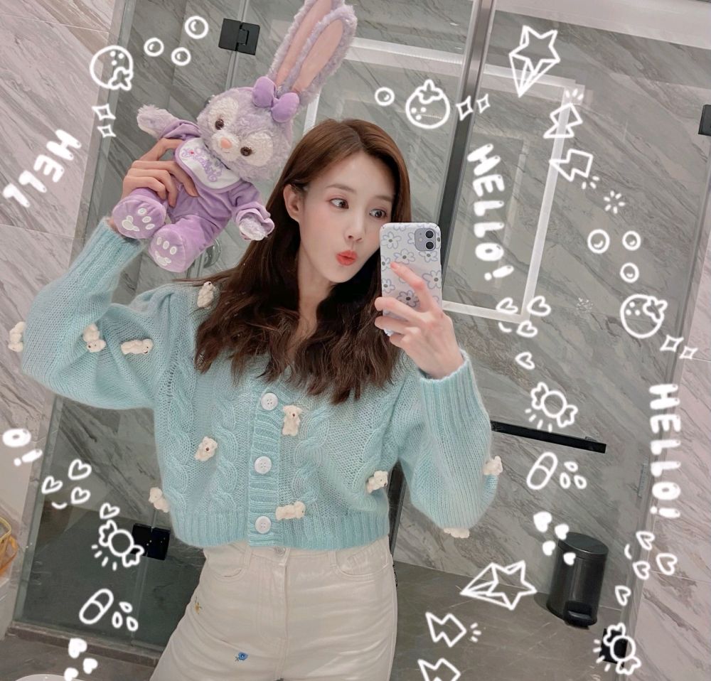 李一桐用颜色穿出元气少女感,也太显嫩了