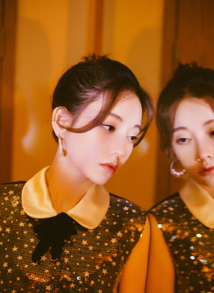 冯提莫带火了甜美风穿搭,减龄青春咋看咋美