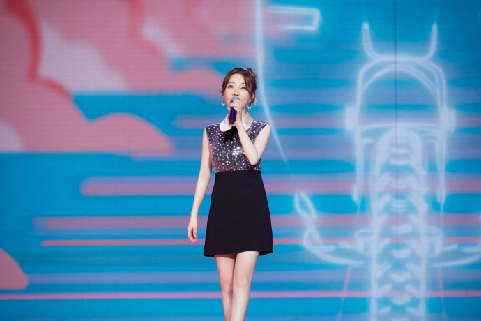 冯提莫带火了甜美风穿搭,减龄青春咋看咋美