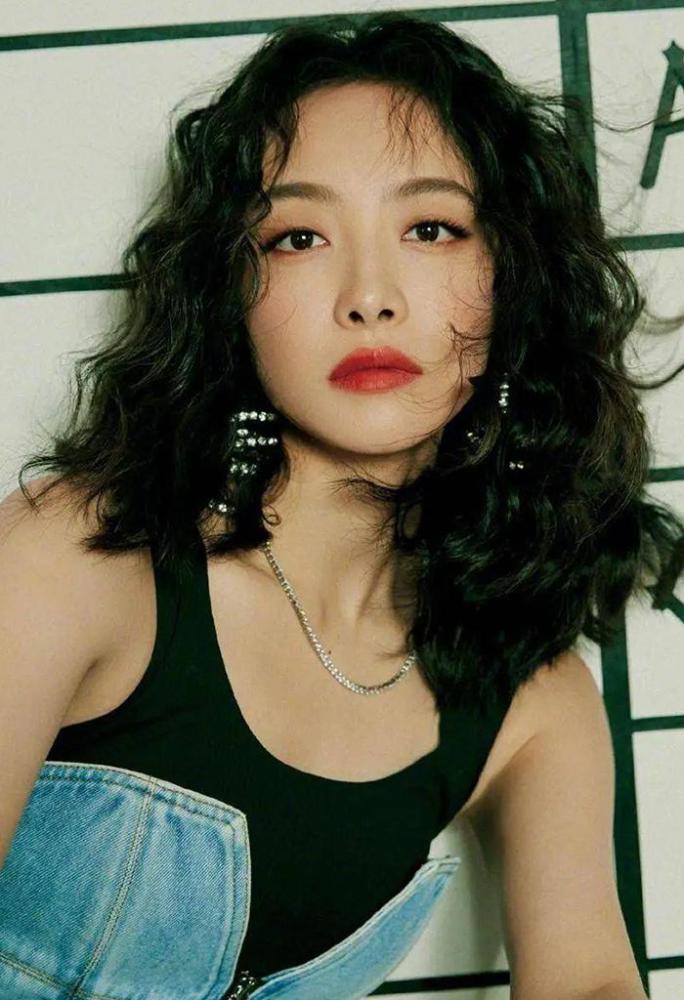 2021年流行“海藻卷”,不仅减龄还显脸小