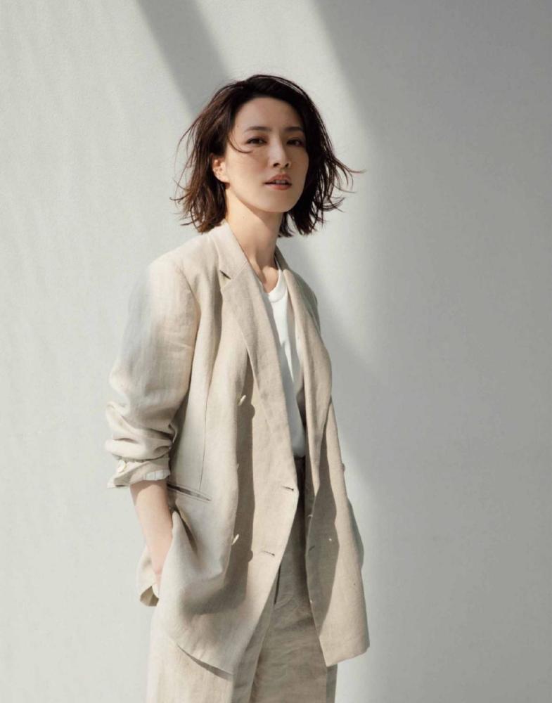 2021早春穿搭必选的三个经典单品,百搭时尚又接地气