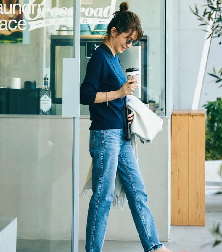 奔四奔五的时髦女人都喜欢用针织衫搭配，减龄百搭又显气质