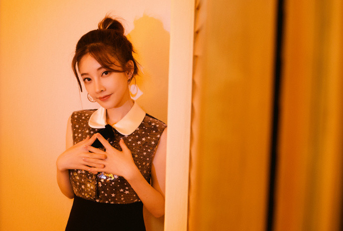 冯提莫带火了甜美风穿搭,减龄青春咋看咋美