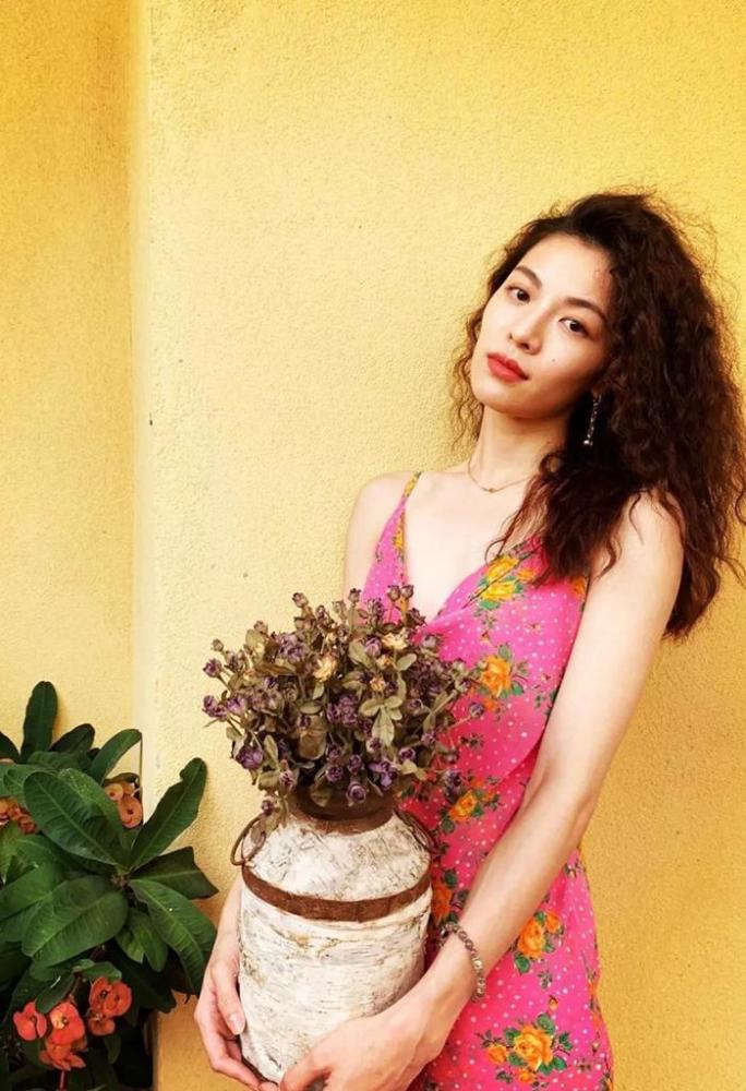 2021年流行“海藻卷”,不仅减龄还显脸小