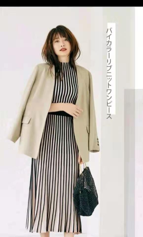 谁说条纹像“病号服”？模仿这几套穿搭，秒变气质型女神