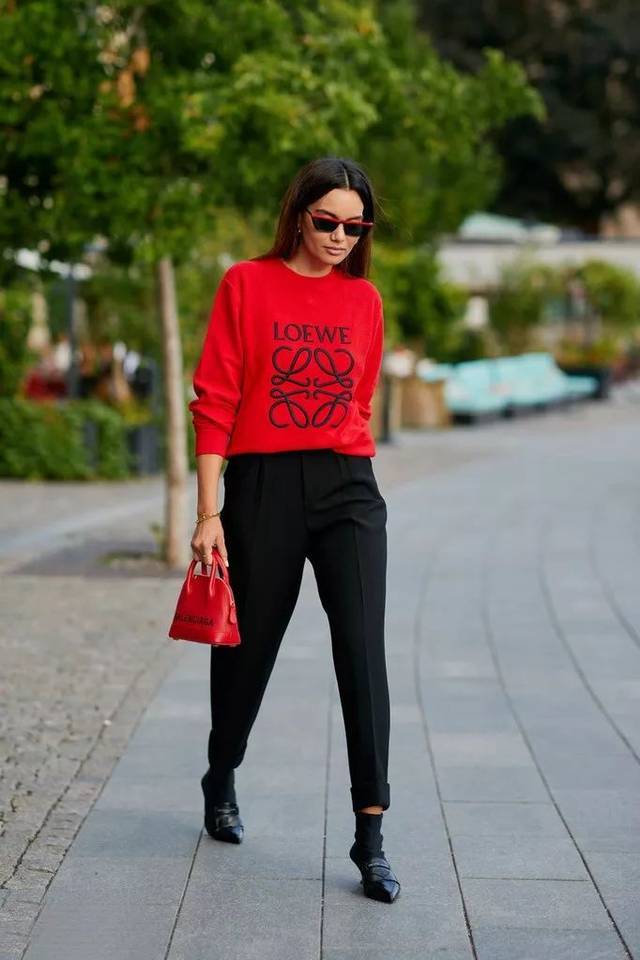 最近火了一条裤子，叫“锥形裤”，显高显瘦有气质早春穿正好