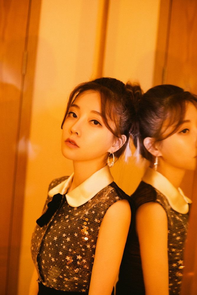 冯提莫带火了甜美风穿搭,减龄青春咋看咋美