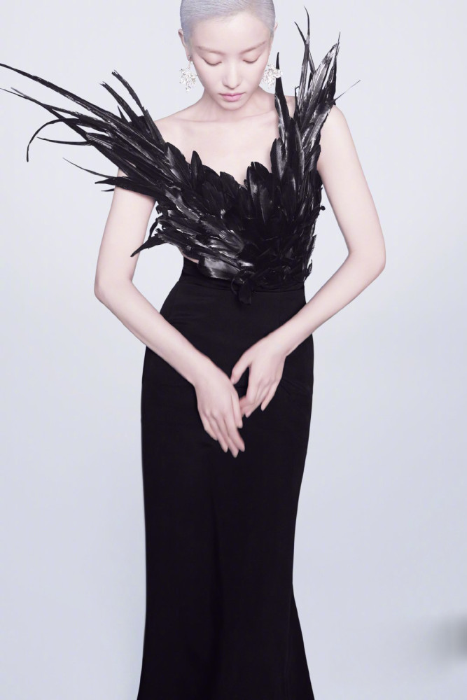 3月时尚杂志封面盘点！倪妮科技感十足，宋茜挑战二次元