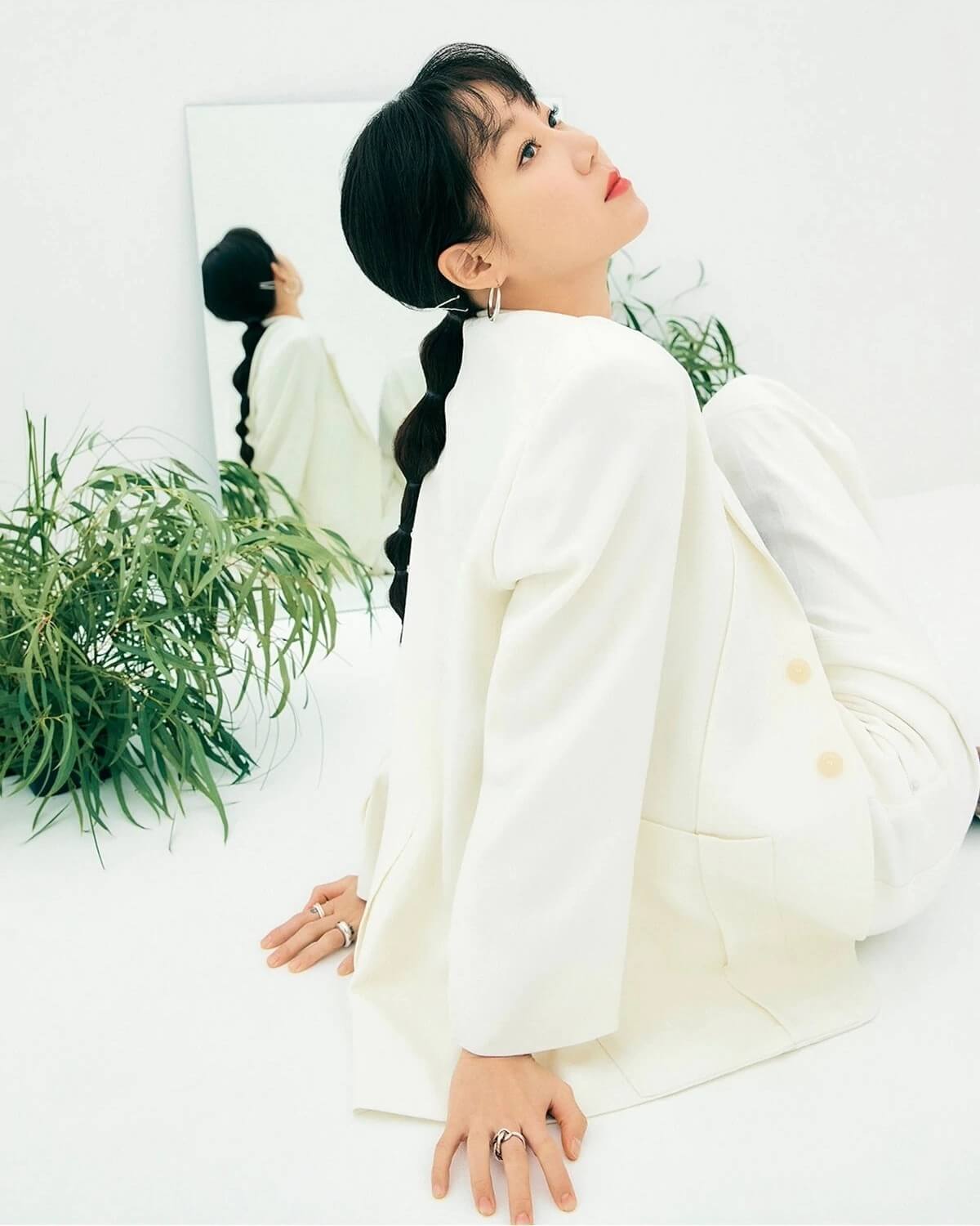 和春天里的阳光一样明媚，孔晓振化身森林系女神出镜彩妆广告