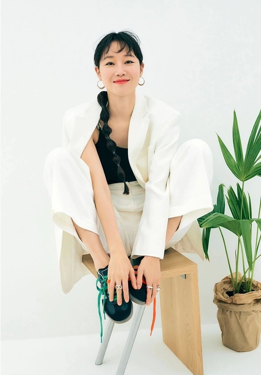 和春天里的阳光一样明媚，孔晓振化身森林系女神出镜彩妆广告