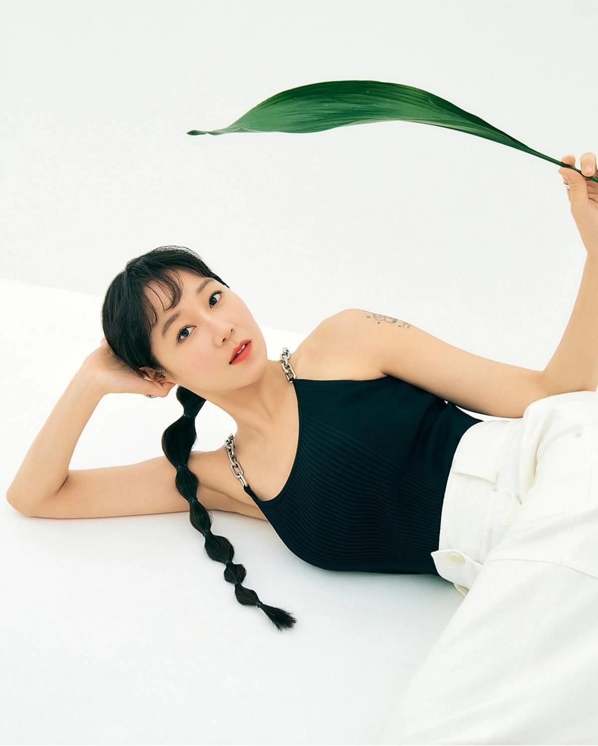 和春天里的阳光一样明媚，孔晓振化身森林系女神出镜彩妆广告