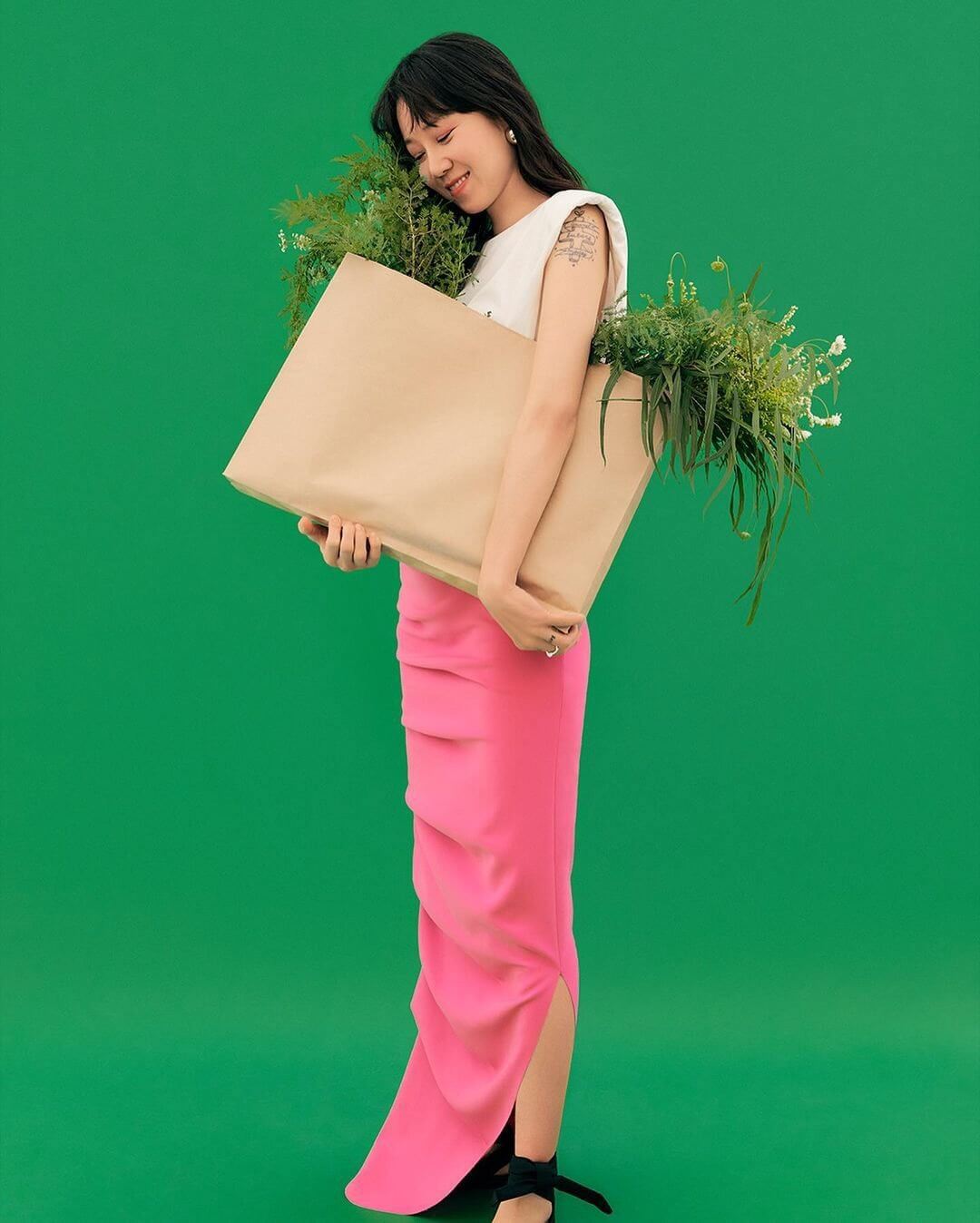 和春天里的阳光一样明媚，孔晓振化身森林系女神出镜彩妆广告