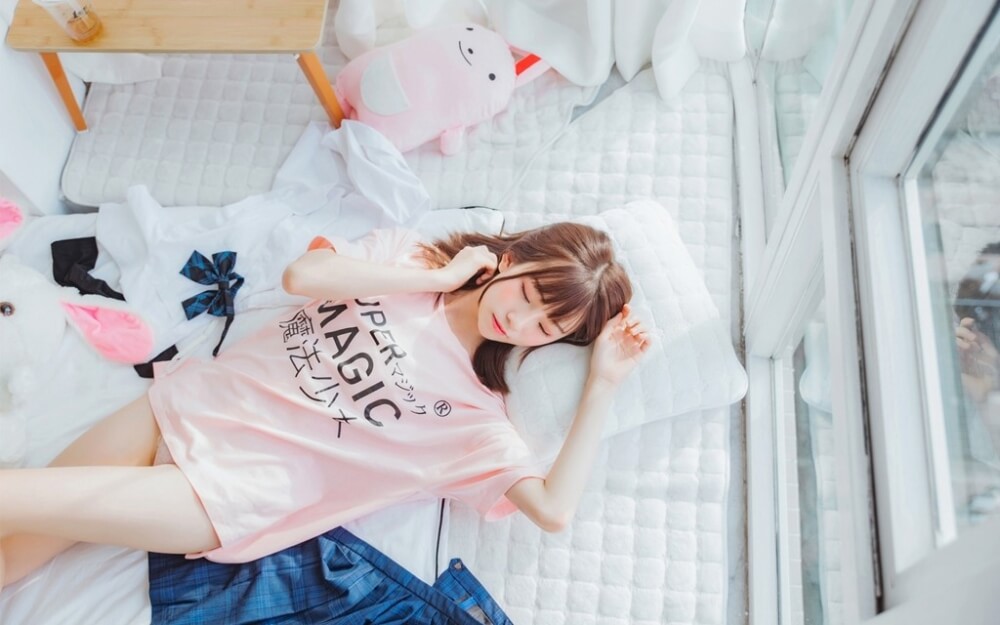 秀下衣失踪的长腿清纯美女诱人艺术图片写真