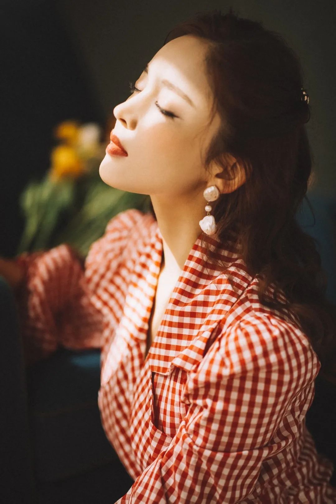 娜扎的复古风穿搭时尚又潮流，每一套都各有气质