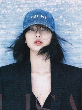 Lisa穿运动内衣秀身材!腰臀比、马甲线事业线太吸睛