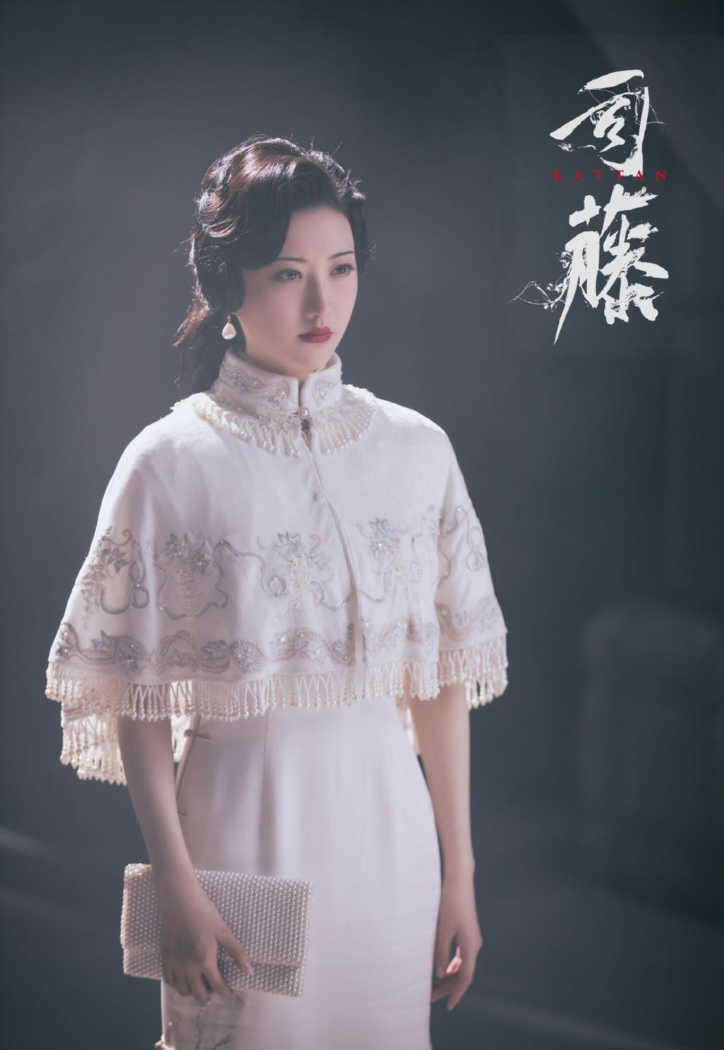 娜扎新剧“碰瓷”景甜,穿旗袍被嘲“东施效颦”,没对比就没伤害