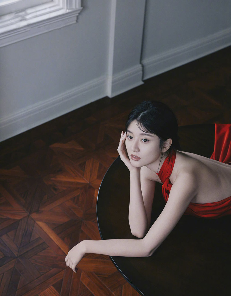 3月时尚杂志封面盘点！倪妮科技感十足，宋茜挑战二次元