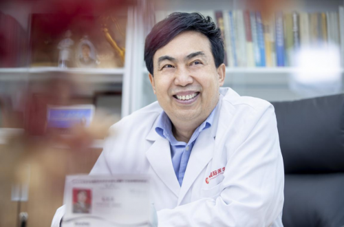 西安国际医学中心整形医院郭树忠：我是拿手术刀的“心理医生”，让很多女人没了抑郁症