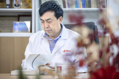 西安国际医学中心整形医院郭树忠：我是拿手术刀的“心理医生”，让很多女人没了抑郁症