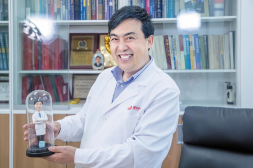 西安国际医学中心整形医院郭树忠：我是拿手术刀的“心理医生”，让很多女人没了抑郁症