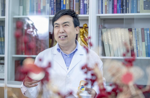 西安国际医学中心整形医院郭树忠：我是拿手术刀的“心理医生”，让很多女人没了抑郁症