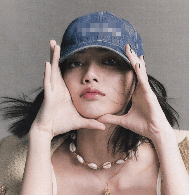 Lisa穿运动内衣秀身材!腰臀比、马甲线事业线太吸睛