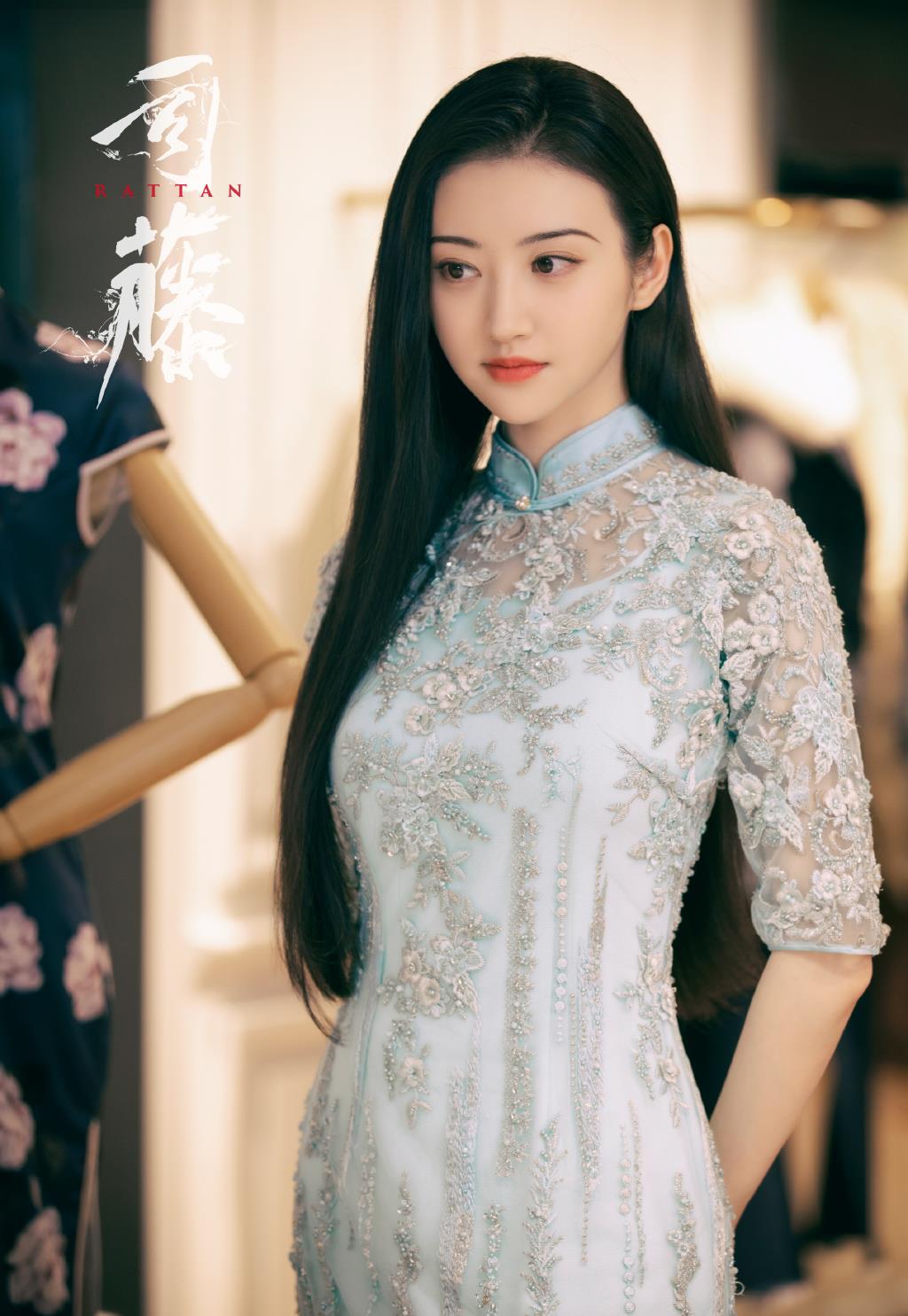 娜扎新剧“碰瓷”景甜,穿旗袍被嘲“东施效颦”,没对比就没伤害