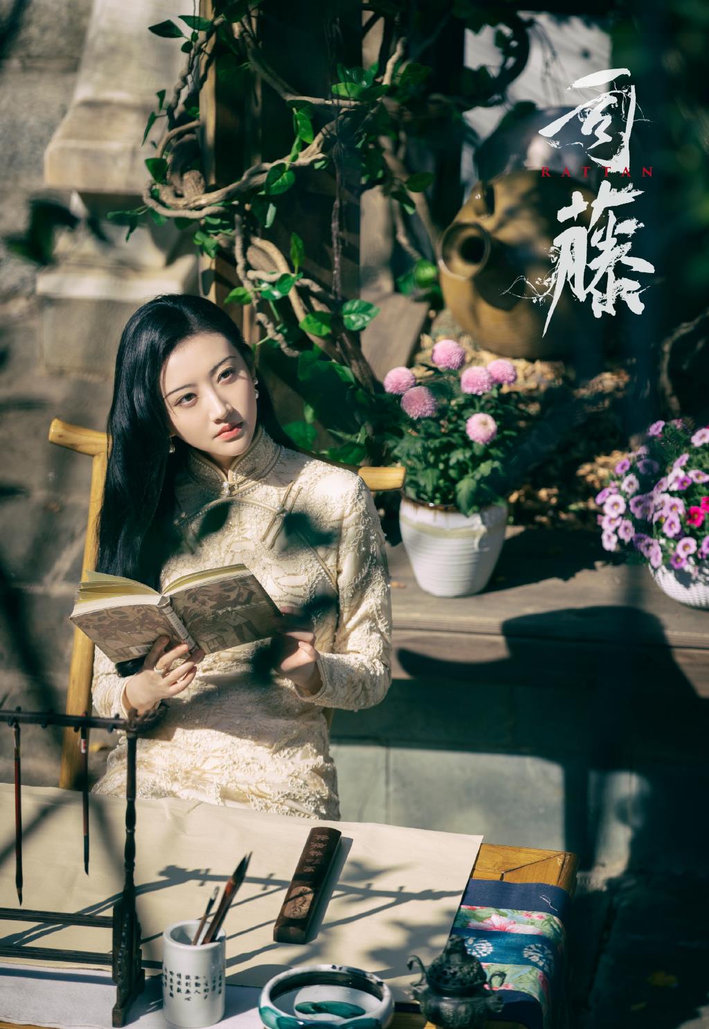 娜扎新剧“碰瓷”景甜,穿旗袍被嘲“东施效颦”,没对比就没伤害