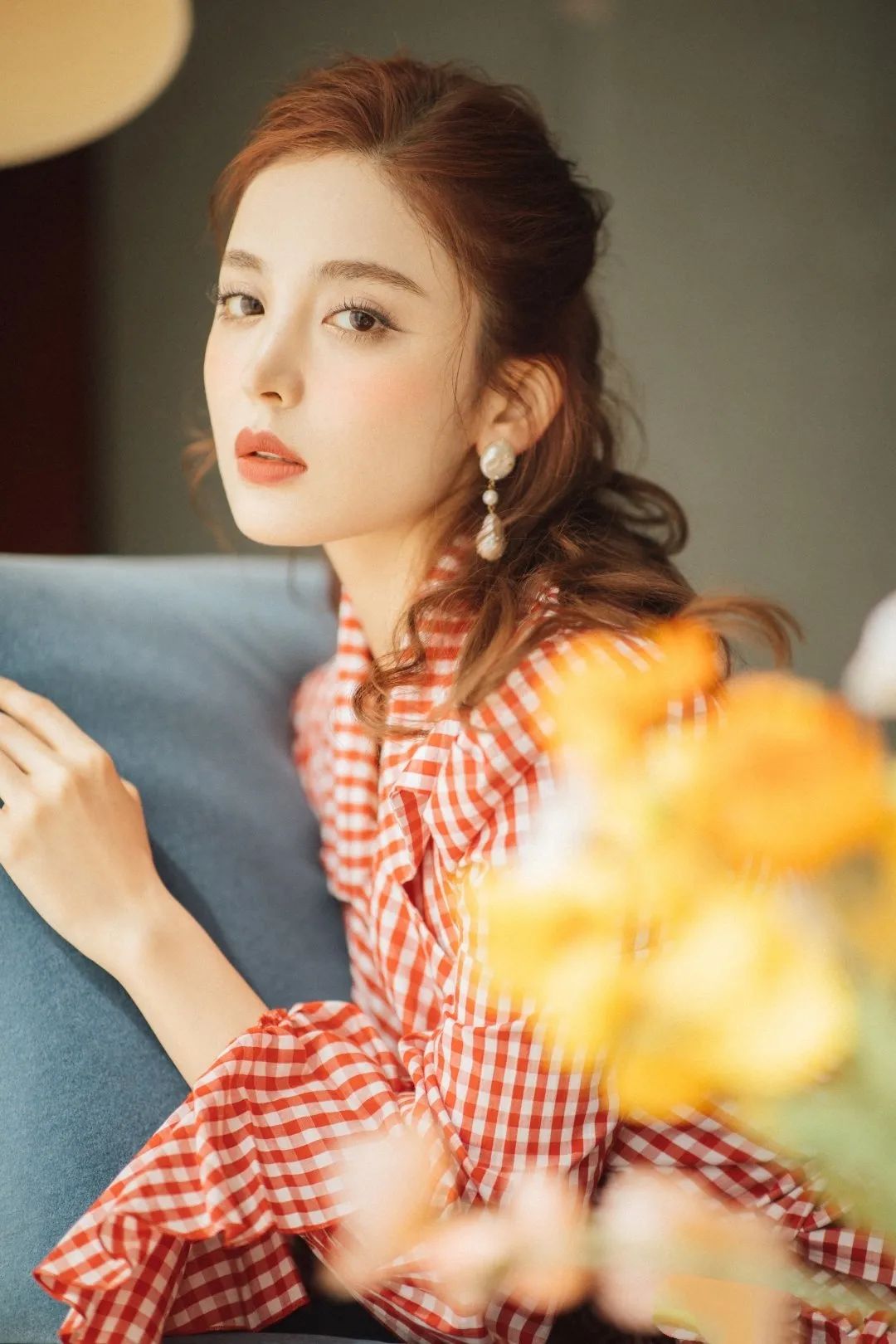 娜扎的复古风穿搭时尚又潮流，每一套都各有气质