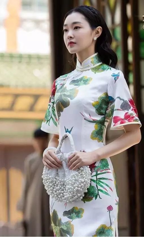景甜在《司藤》中的旗袍造型大火,娱乐圈旗袍造型你最喜欢谁?