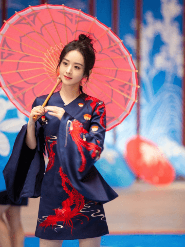 赵丽颖首次尝试国风旗袍造型,气质甜美俏皮太好看了