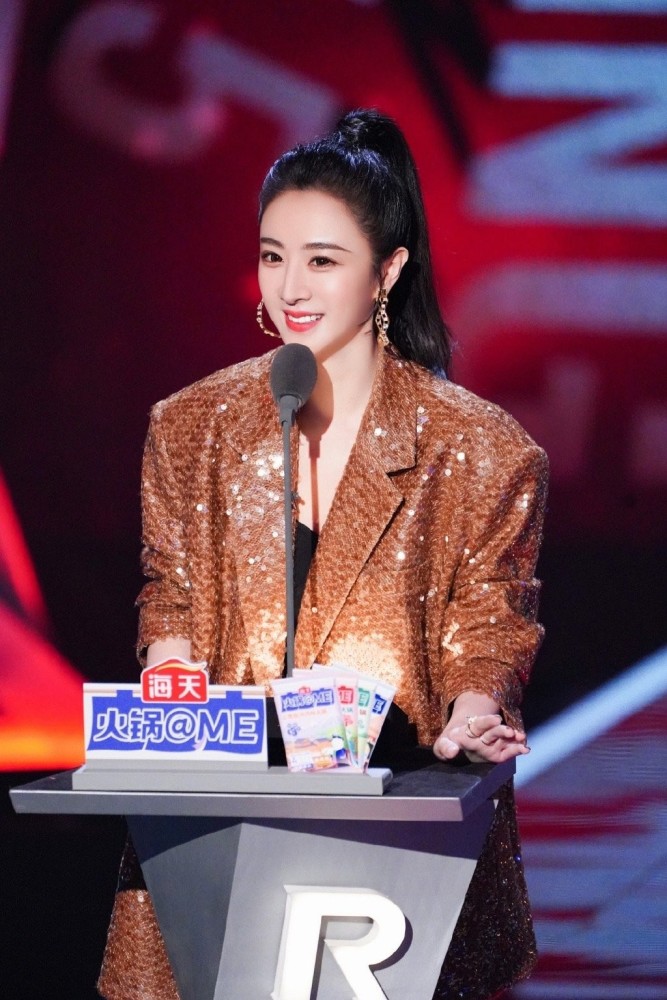 1小时卖2000多万新疆棉制品的薇娅身材气质不输明星,长腿吸睛