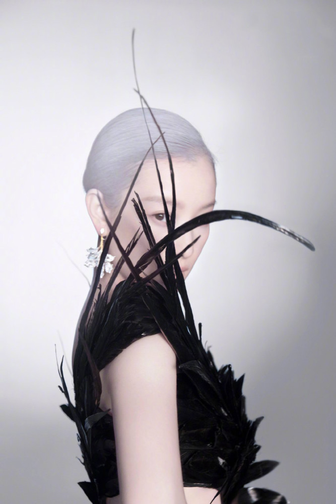 3月时尚杂志封面盘点！倪妮科技感十足，宋茜挑战二次元