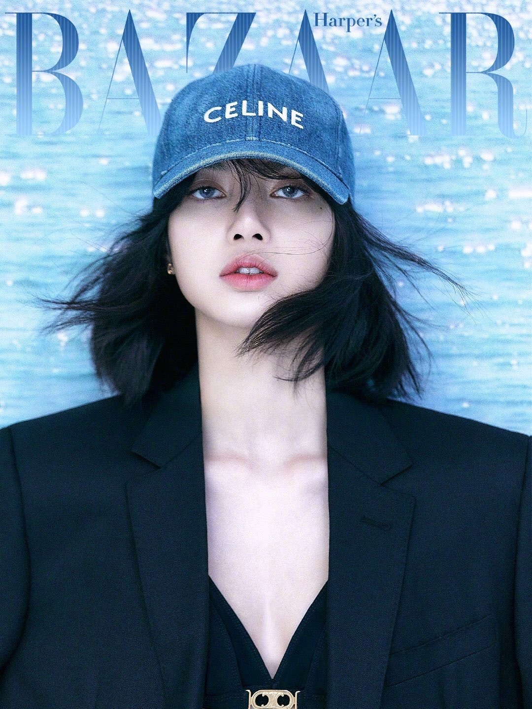 今年夏季最时尚的造型范本！Lisa穿CELINE登《时尚芭莎》杂志封面