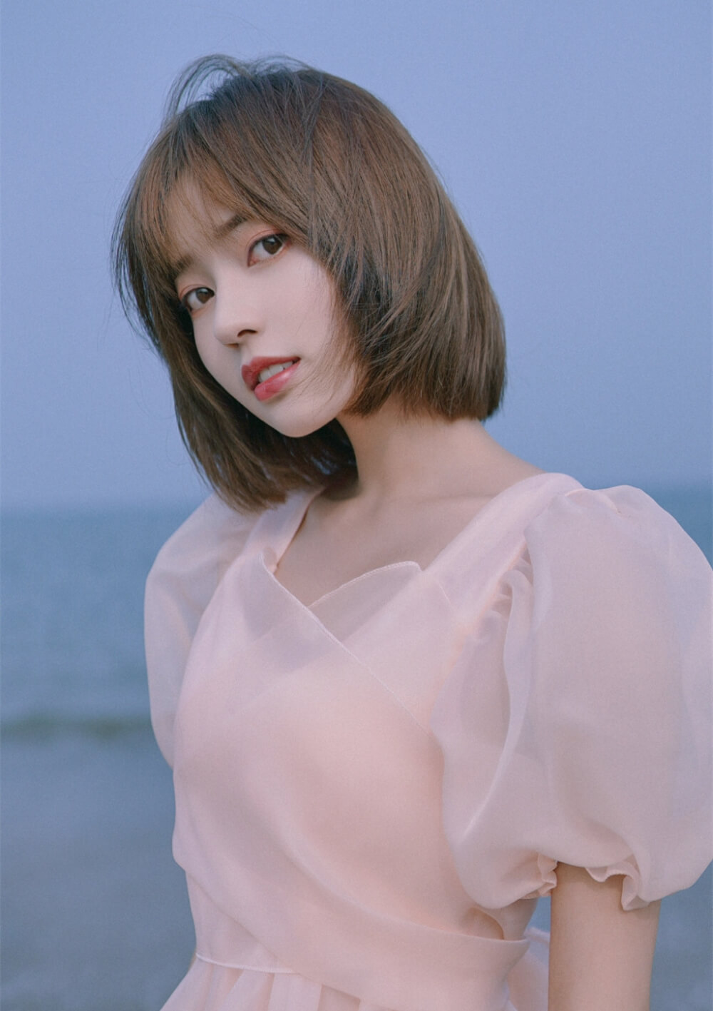 氧气清纯女神子羲海边薄纱粉裙唯美高清私拍照片