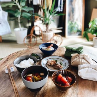 日本女孩和狗儿的乡间生活，实践我们理想中的惬意日常时光