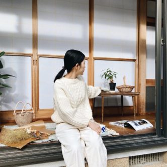 日本女孩和狗儿的乡间生活，实践我们理想中的惬意日常时光