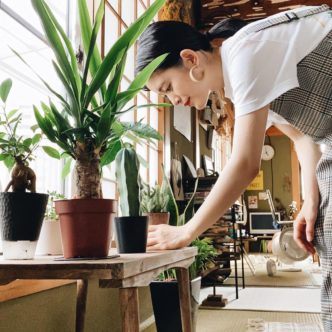 日本女孩和狗儿的乡间生活，实践我们理想中的惬意日常时光