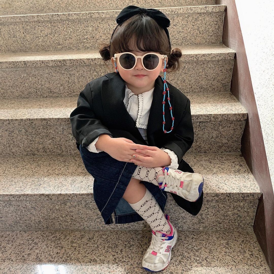 时尚要从娃娃抓起：这对韩国小兄妹的可爱穿搭，让你看懂本季时髦风向