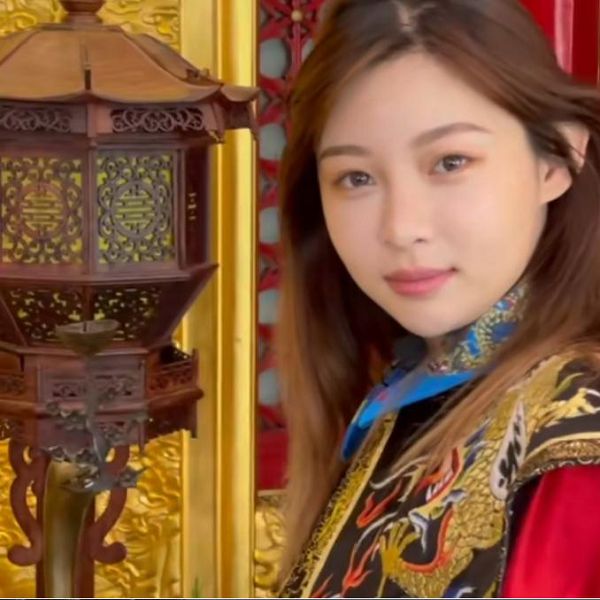 重机女神痞幼V脸到O脸变形 网红身材又失控啦