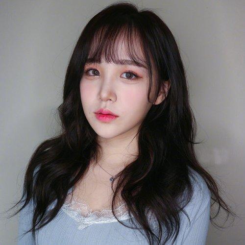 方脸型适合什么发型 方脸的女生选择发型应该注意哪些