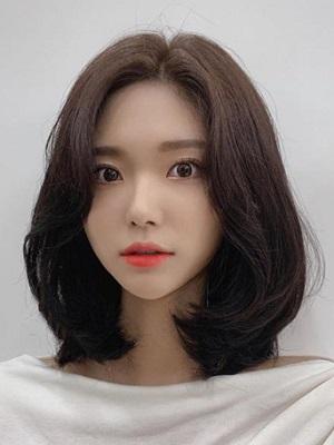 方脸型适合什么发型 方脸的女生选择发型应该注意哪些