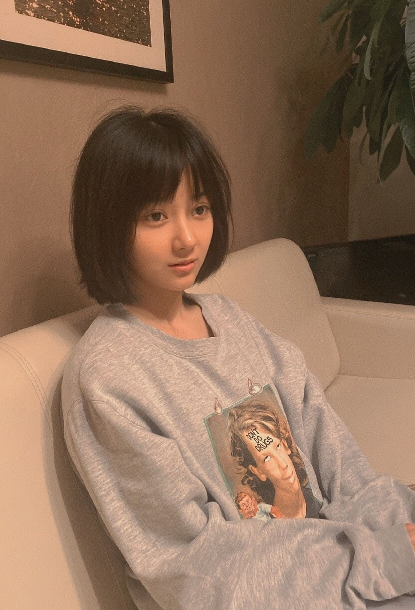 元气少女卜冠今休闲邻家女孩居家生活照