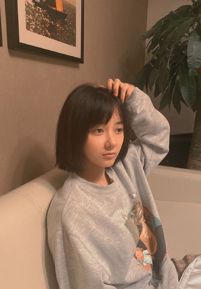 元气少女卜冠今休闲邻家女孩居家生活照