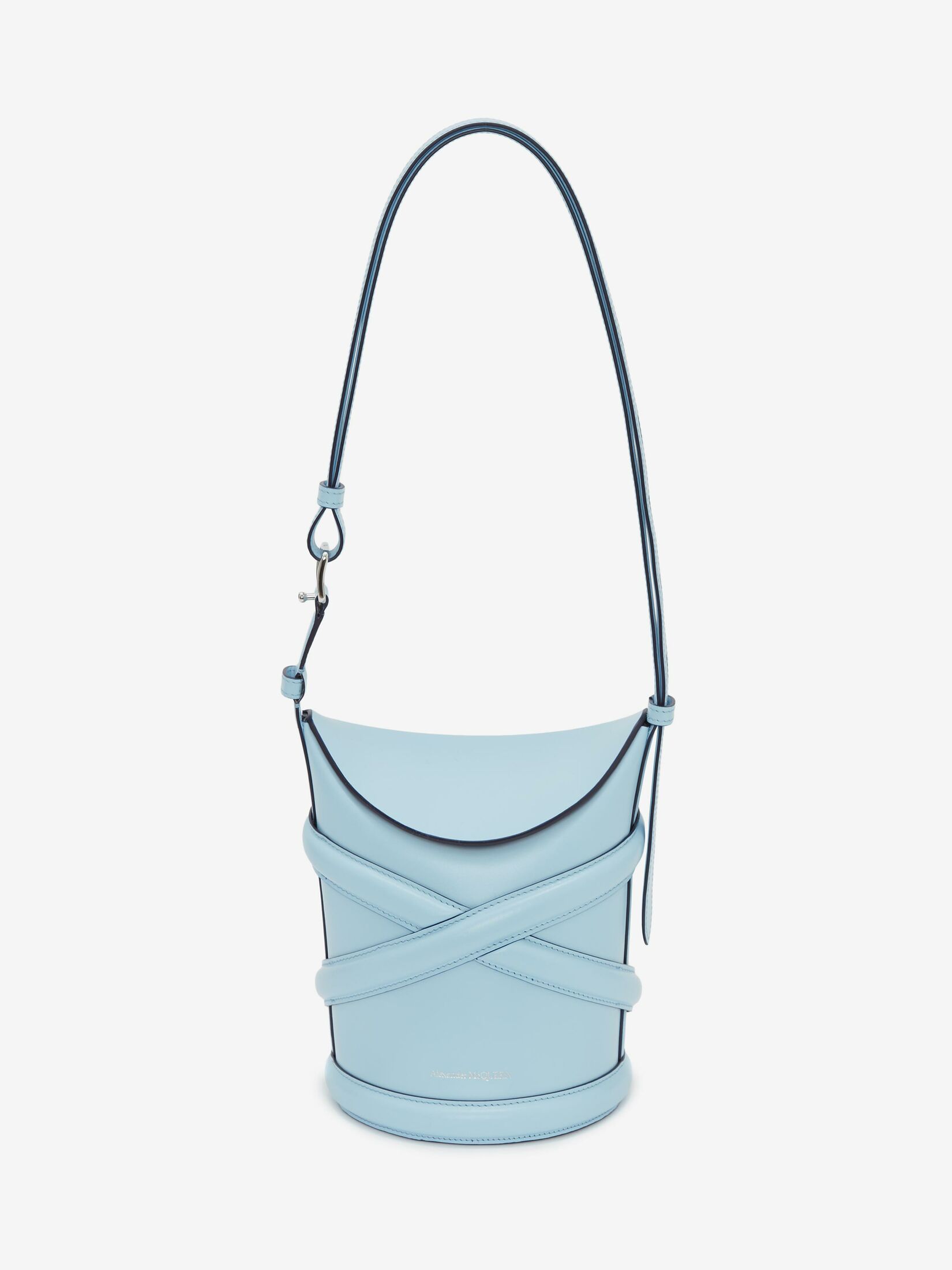 女神爱手袋，全智贤演绎Alexander McQueen新作The Curve Bag