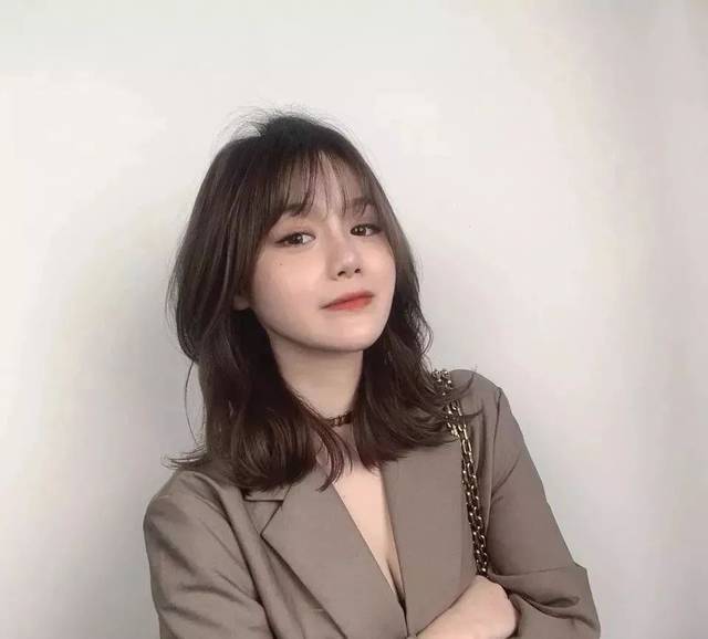 圆脸适合的短发 圆脸女生合适什么短发