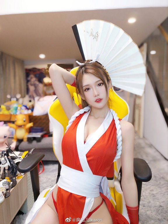 腐团儿cosplay《航海王》蛇姬再次走红