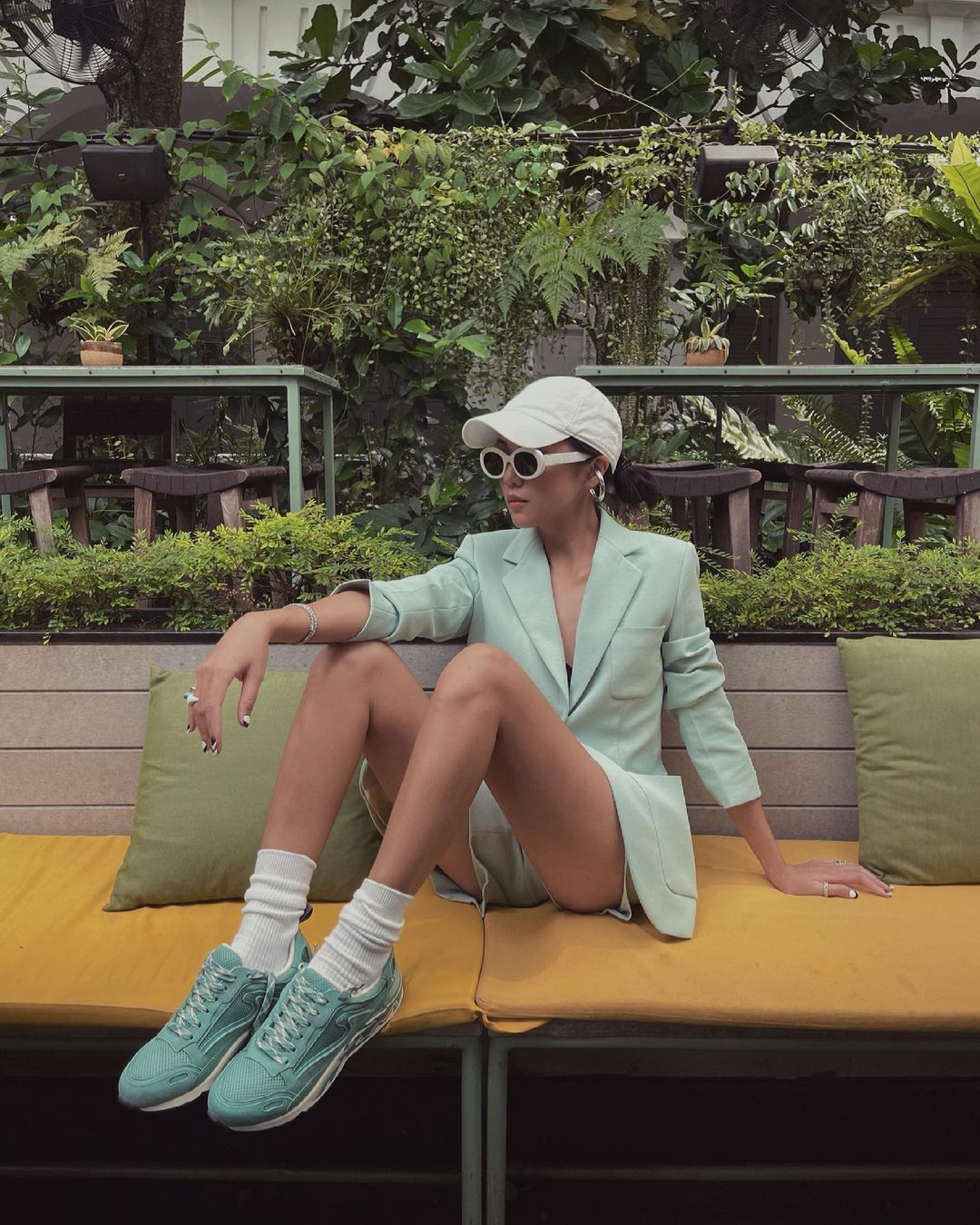 娇小女生也能穿出酷帅气场！今年春夏各国潮人都爱穿五分裤