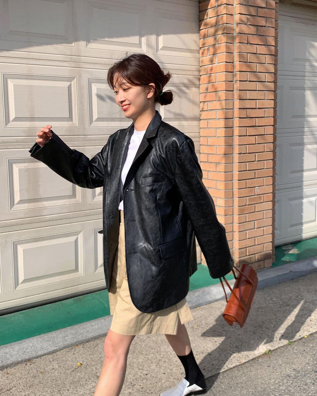 娇小女生也能穿出酷帅气场！今年春夏各国潮人都爱穿五分裤