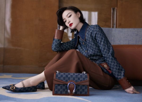 倪妮成“内娱最敢穿女星”？V领裙开到腰部一般人驾驭不了